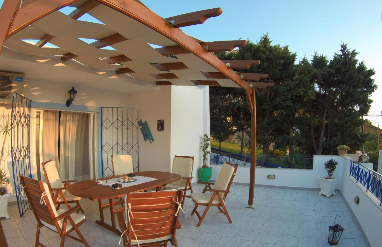 Blue & White Maisonette Over The Sea Near Sounio Sounion Exterior photo